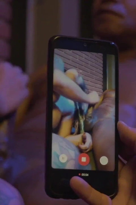 Kocası karısının ilk büyük zenci yarağını filme alıyor - amatör ve gavat