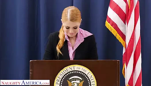 Yaramaz Amerika - penny pax stajyerini sikikleri