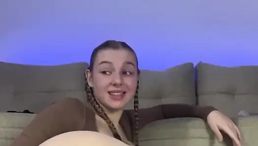 Büyük dildo ile ilk kez anal sikiş