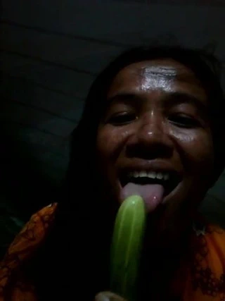 Mai Taylandlı kız arkadaş başka bir salatalık oral seksi