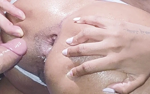 Üvey kızımın enfes bir göt deliği var