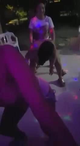 fiesta en la piscina