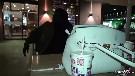 Mcdonals store kamu oral seks arasında alman genç pisi