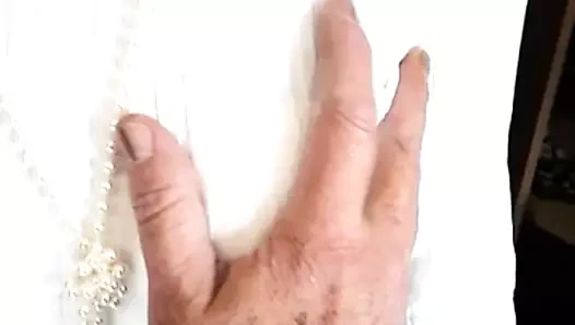 caro'nun göğüslerine dokunmak