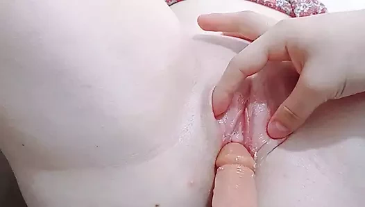 Boşaldıktan sonra bile minyon amcığı hala sıkı