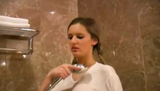 Büyük memeli tek başına güzel sutyen