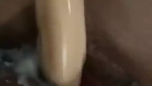 Orta yaşlı seksi kadın boşalıyor