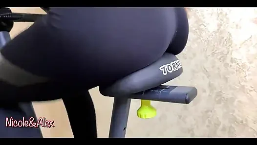 Üvey babası evde yokken üvey oğlu üvey annesini sikiyor