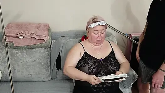 Kayınvalideme İngilizce yardım ediyorum ve bana sakso çekiyor