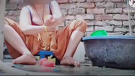 Sevimli yumuşak ateşli seksi video köyü ateşli kız banyo yapıyor