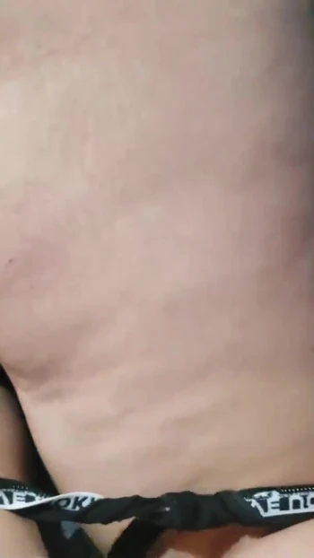 Незабываемый момент из "Я нашел свою мачеху почти обнаженной в моей комнате"