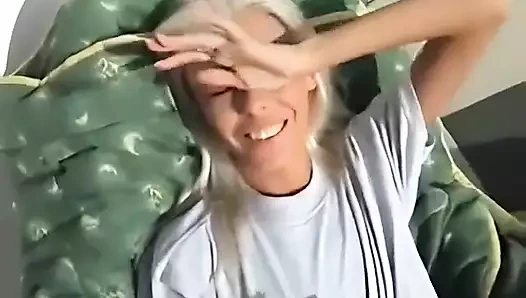 Nikky erkek arkadaşı ve oyuncağıyla sarışın seks