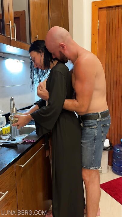 I Catch My HouseWife in the Kitchen and Things Get Wild