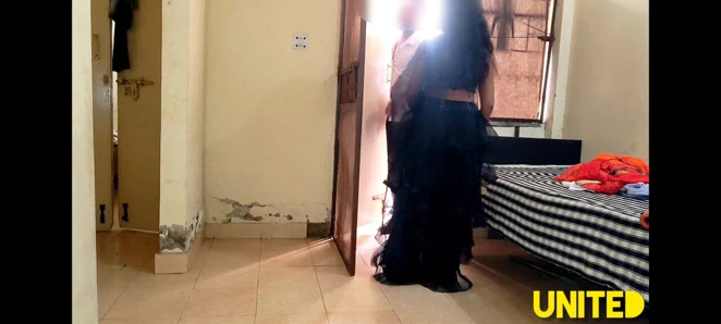 YENI EVLI ÇIFTLERIN ILK KARVA CHAUTH SÜRPRIZI, DESI ATEŞLI YENGE SEKS VIDEOSU!!