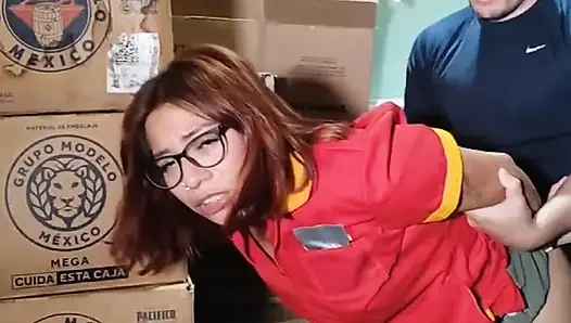 Bodrumdaki mağazada kasiyer benim