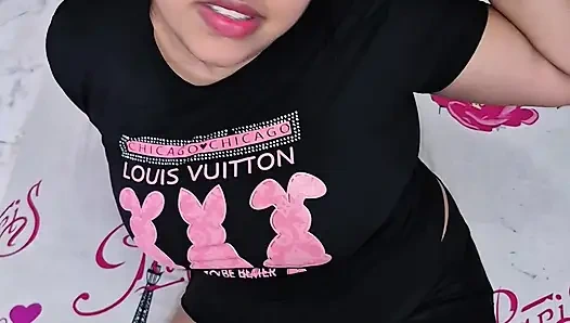 Üvey kız kardeşim masaj istedi ve ona verebileceğim şey horozdu, onu çok hevesle kabul ediyorum.