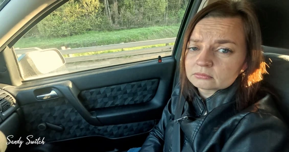 Pretty hitchhiker seduces driver and gives blowjob at 93 mph