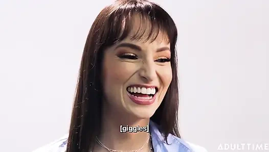 Lexi luna yaramaz bir seks oyuncağı partisine ev sahipliği yaptı!