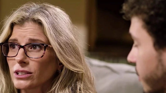 ADULT TIME - azgın orta yaşlı seksi kadın Cory Chase deneyimsiz üvey oğluna korunmasız sikişmeyi öğretmek için mükemmel amcık kullanıyor