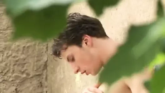 gay arkadaşlar sahip garip eğlenceli şehir dışında