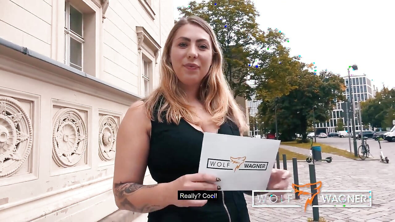 Sakso kraliçesi Mia Blow tarafından sakso çekiyor ve sikiliyor - wolf wagner