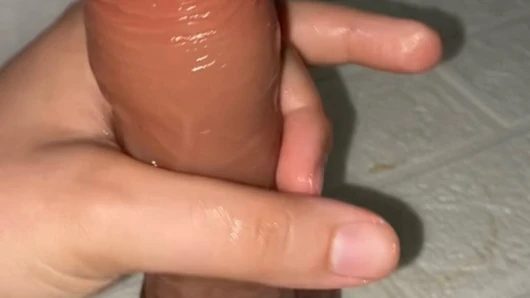 – Yapay penisime el işi yapıyorum.