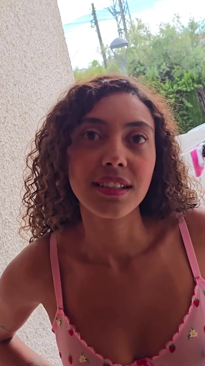 Sonunda seksi komşumla yatıyorum