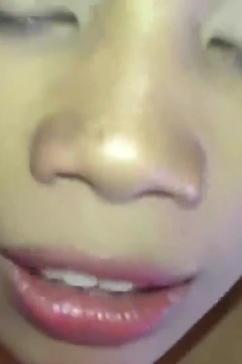 Asiansexdiary çılgın Asyalı kız yabancıyı memnun ediyor