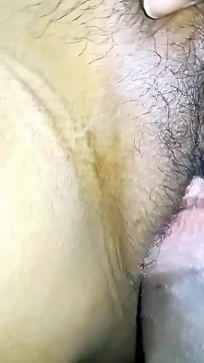 "Hintli köylü kızın sıkı amcığı"ndan duygusal an