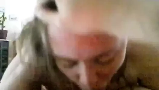 Sarışınım horozun tadını seviyor