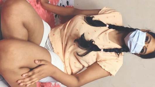 Evde yalnız ena amını parmaklıyor Hintli ateşli bir oğlana ihtiyacı var