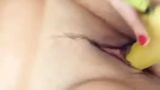 24 yaşında tombul kız banana selfie ile mastürbasyon