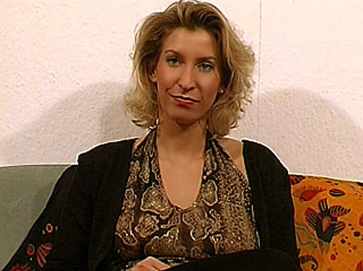 Yaramaz amatör milf handjob ile boşalmak üzerinde memeler