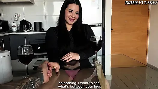 İri göğüslü Arjantinli Juli Villafaine kanepede Brian Evansx ile ilk randevusunda sikişiyor
