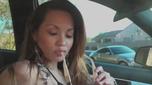 Francine dee arabada soyundu! büyük göğüsler!