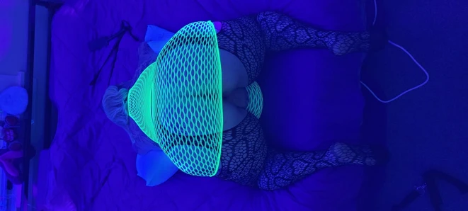 Bağlıyken kızların amını yalıyorum!