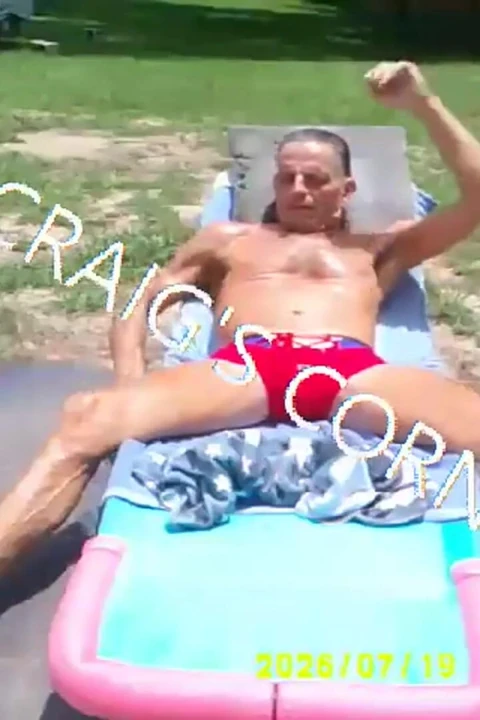 7-24-2026 Grinin solgun aqualung dokunuşunun güneş yarak beyazı