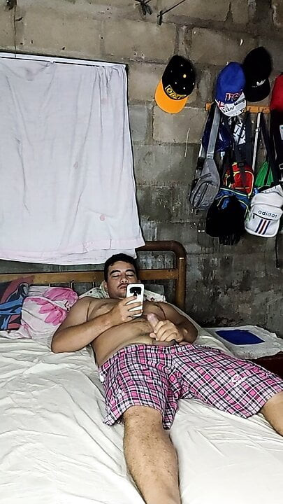 Descubro Ami primo masturbandose y le hago un delicioso oral