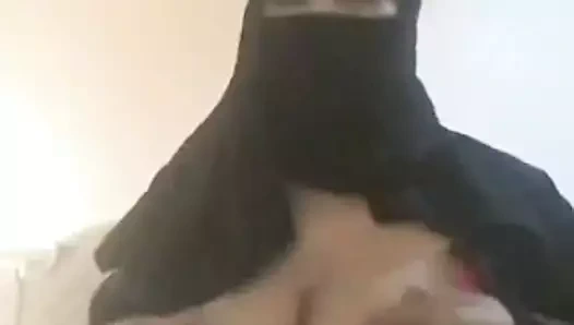 Büyük meme yabancı