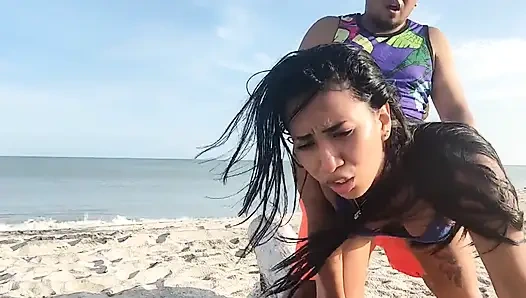 Üvey erkek kardeşim ve ben plaja gittik