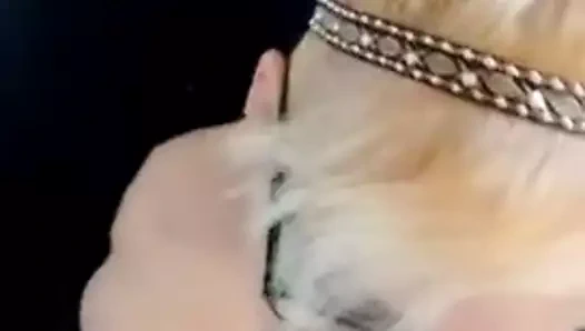 Sıcak sarışın berbat ona yapay penis