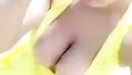 Kız büyük meme göster