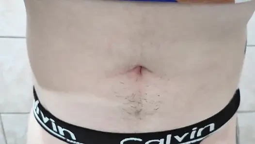 Kıllı göbeğimi okşuyor, sıkıyor ve şişiriyorum
