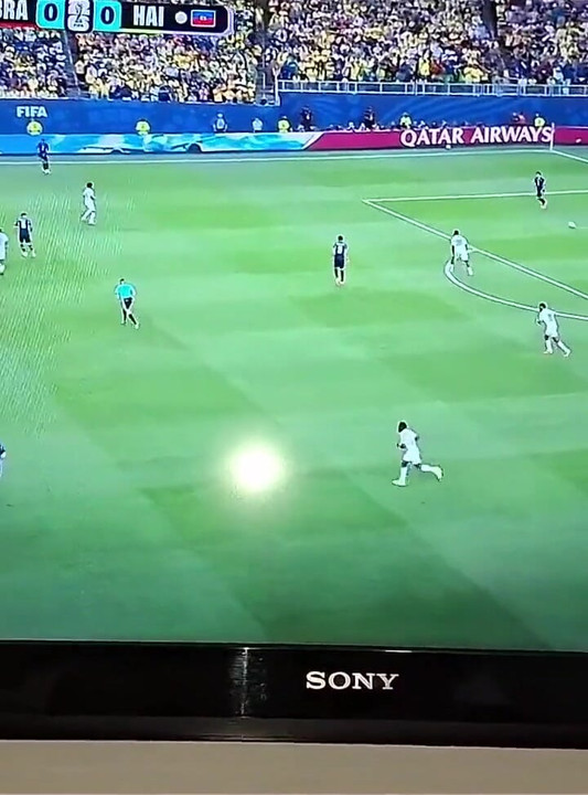 İlk hayran beni sikecek ve Brezilya maçını izleyecekti ama beni ayakta tuttu, bu yüzden beni sikecek 3 yarak buldum -1