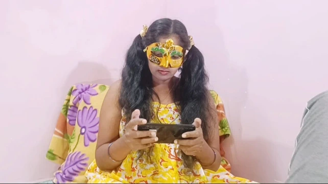 TAM VIDEO. Genç bir kadın komşusunda gizli samimiyetini üvey kardeşinin sesiyle paylaşıyor.