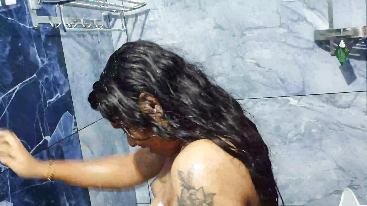 Vaishnavy banyo tam çıplak