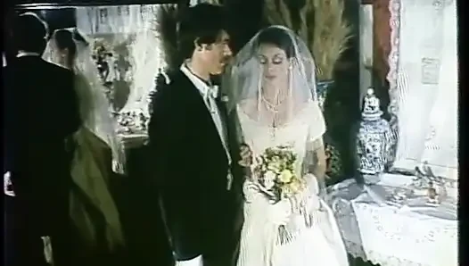 Güzel memeli sarışın paul thomas'ı yerde emiyor ve sikiyor