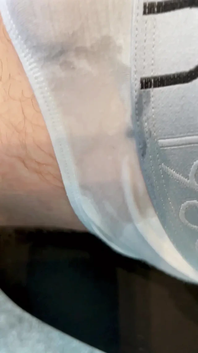 Frenulum orgazmı ve sikimi külotuma sürterek boşalma