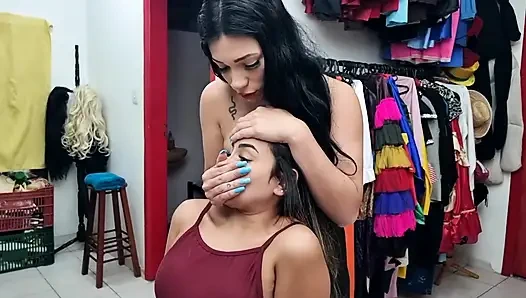 Eller ağzına lezbiyen hakimiyeti üst kızlar