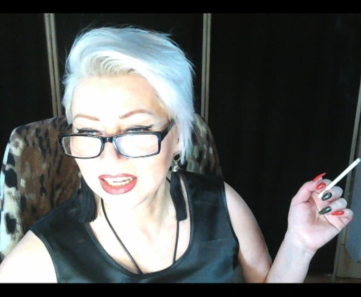 Aimeeparadise: webcam model-2'nin hayatında bir gün ...))